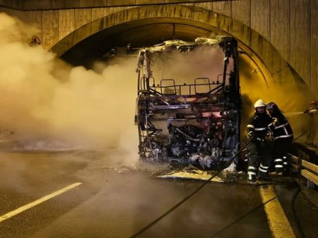 Türkiyədə sərnişin avtobusu yandı