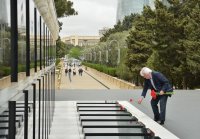 Avropa parlamentinin üzvü Şəhidlər xiyabanını ziyarət edib