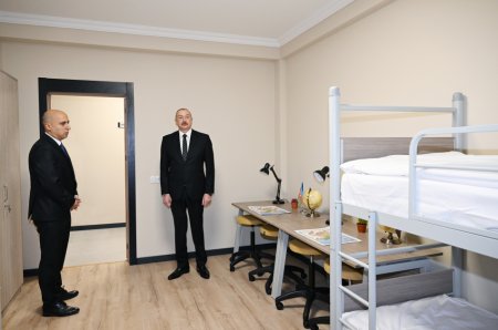 Prezident İlham Əliyev “Vətən” İdman Liseyində yenidənqurma işlərindən sonra yaradılan şəraitlə tanış olub