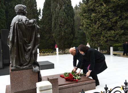 Belarus parlamentinin nümayəndə heyəti Ulu Öndərin məzarını və Şəhidlər xiyabanını ziyarət edib