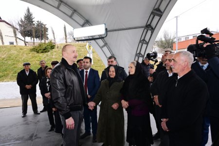 Prezident İlham Əliyev Xocalının Ballıca kəndində fərdi evlərin və infrastrukturun bərpası sahəsində görülən işlərlə tanış olub, kəndə köçən bir qrup sakinlə görüşüb Prezident İlham Əliyev Xocalının Ballıca kəndində fərdi evlərin və infrastrukturun bərpası sahəsində görülən işlərlə tanış olub, kəndə köçən bir qrup sakinlə görüşüb