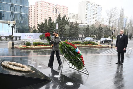 Prezident İlham Əliyev və birinci xanım Mehriban Əliyeva Xocalı soyqırımı abidəsini ziyarət ediblər Prezident İlham Əliyev və birinci xanım Mehriban Əliyeva Xocalı soyqırımı abidəsini ziyarət ediblər