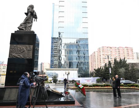 Prezident İlham Əliyev və birinci xanım Mehriban Əliyeva Xocalı soyqırımı abidəsini ziyarət ediblər Prezident İlham Əliyev və birinci xanım Mehriban Əliyeva Xocalı soyqırımı abidəsini ziyarət ediblər