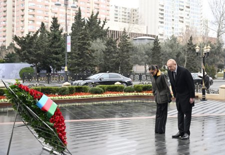 Prezident İlham Əliyev və birinci xanım Mehriban Əliyeva Xocalı soyqırımı abidəsini ziyarət ediblər Prezident İlham Əliyev və birinci xanım Mehriban Əliyeva Xocalı soyqırımı abidəsini ziyarət ediblər