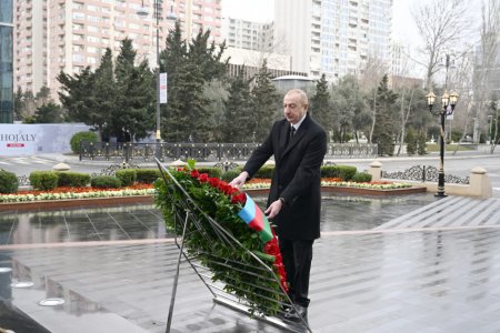 Prezident İlham Əliyev və birinci xanım Mehriban Əliyeva Xocalı soyqırımı abidəsini ziyarət ediblər Prezident İlham Əliyev və birinci xanım Mehriban Əliyeva Xocalı soyqırımı abidəsini ziyarət ediblər