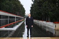 Prezident İlham Əliyev 20 Yanvar şəhidlərinin xatirəsini yad edib