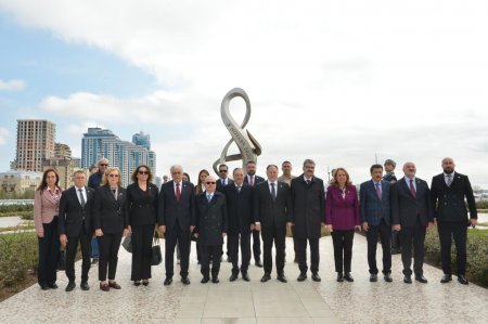 Türkiyə və Şimali Kipr parlament nümayəndə heyətləri Fəxri xiyabanı, Zəfər parkını və Türk şəhidliyini ziyarət ediblər Türkiyə və Şimali Kipr parlament nümayəndə heyətləri Fəxri xiyabanı, Zəfər parkını və Türk şəhidliyini ziyarət ediblər